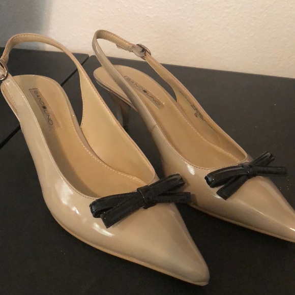 Bandolino Shoes - A pair of sling back heels